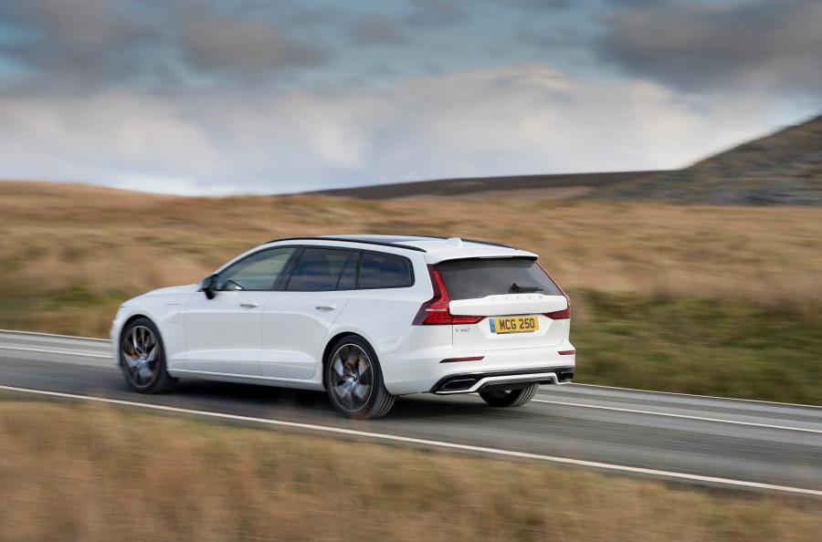  Volvo V60 T8 Polestar Engineered 2019 года  (UK) (фото 20 из 40)